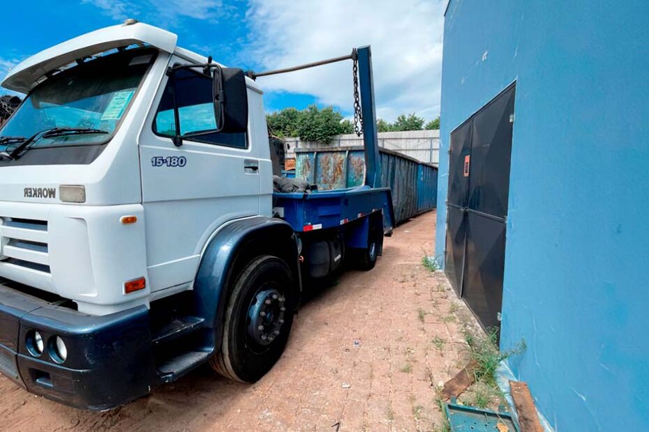 Caminhão Poli Guindaste VW15180